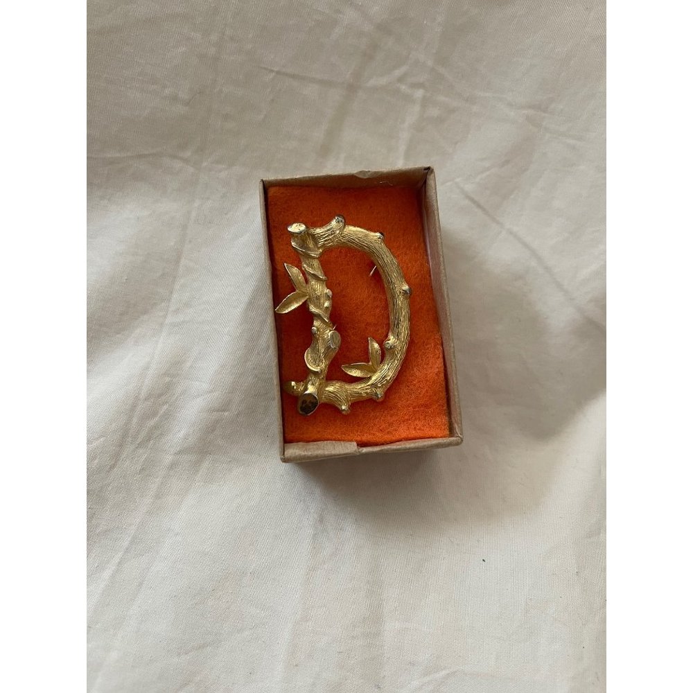 Sarah Coventry Vintage "D" Branches with leaves Design Brushed Gold Tone Brooch - Picture 11 of 12